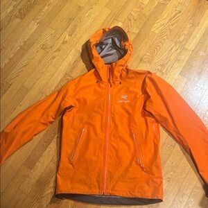 Arc'teryx Men’s Orange Gore-Tex Rain Jacket size M